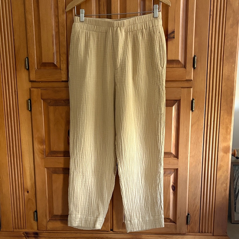 Madewell relaxed cotton gauze beach/casual pants. Side pockets, back pocket.